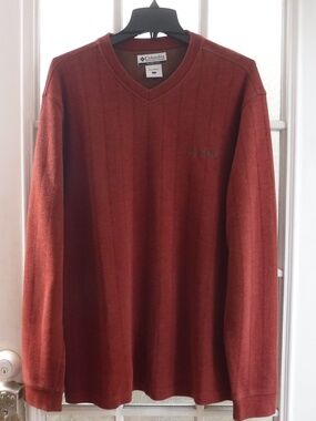 Columbia Brick Red Long Sleeve V-Neck Top